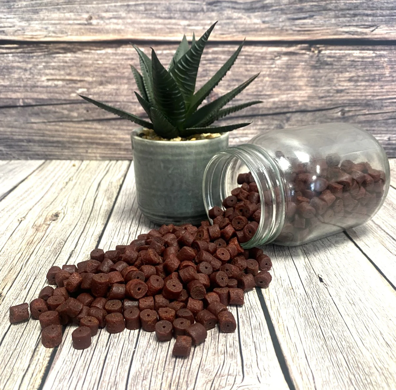 8.5mm Drilled Red Halibut Pellets - Image 3